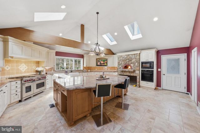 7 MONROE PL, Cranbury, NJ 08512