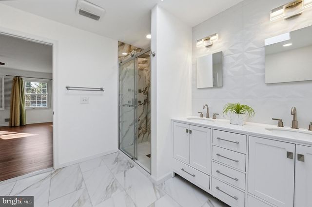 7 MONROE PL, Cranbury, NJ 08512