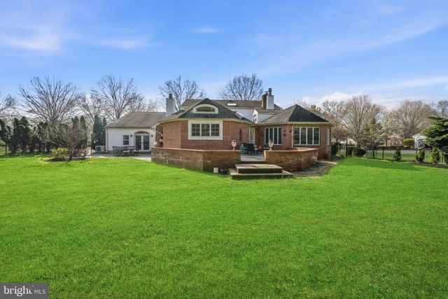 7 MONROE PL, Cranbury, NJ 08512