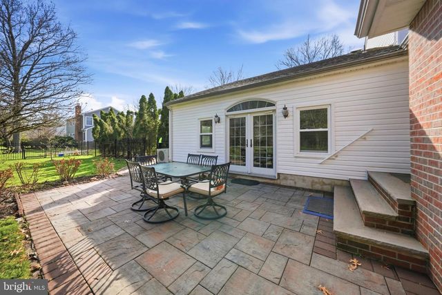 7 MONROE PL, Cranbury, NJ 08512