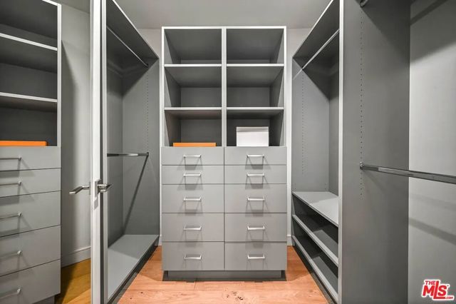 2751 Midvale Avenue, Los Angeles, CA 90064