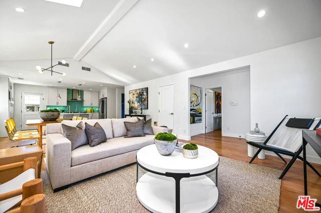 2751 Midvale Avenue, Los Angeles, CA 90064