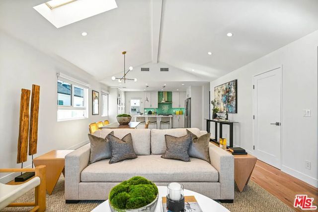 2751 Midvale Avenue, Los Angeles, CA 90064