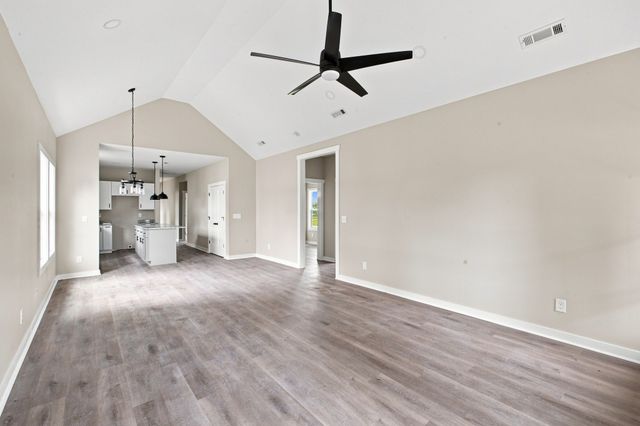 207 Scott St, Dickson, TN 37055