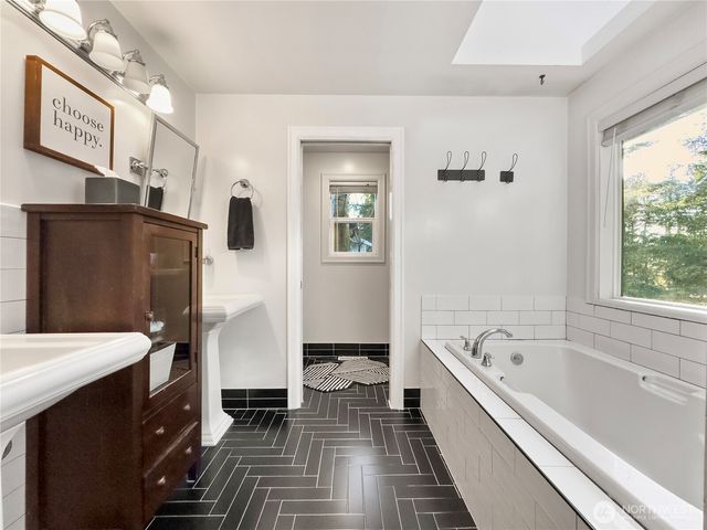 4017 239th Place SE, Sammamish, WA 98029