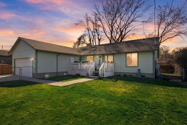 306 SE 8th Street, Madras, OR 97741