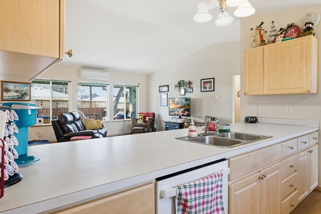 306 SE 8th Street, Madras, OR 97741