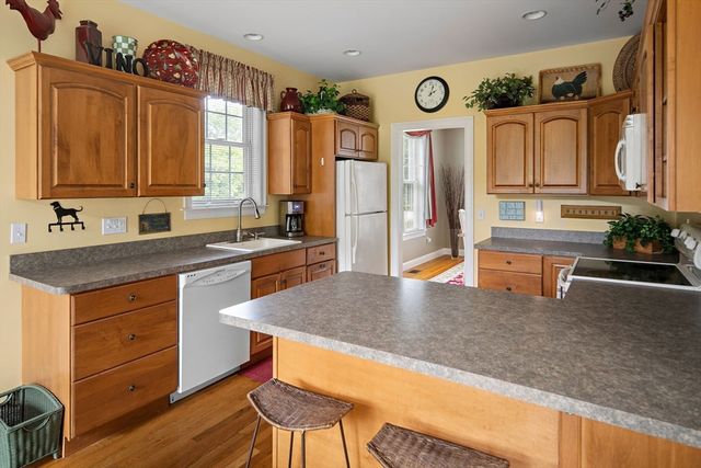 42 Deacon Vincent Way, Edgartown, MA 02539