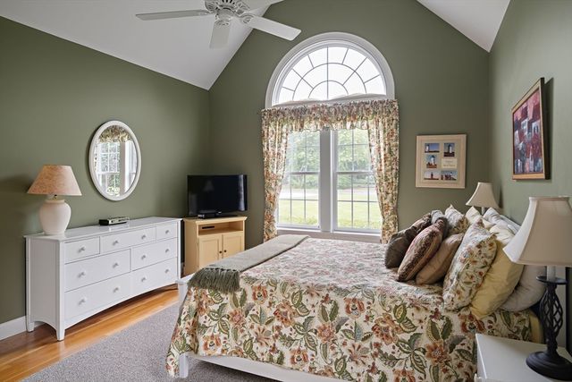 42 Deacon Vincent Way, Edgartown, MA 02539