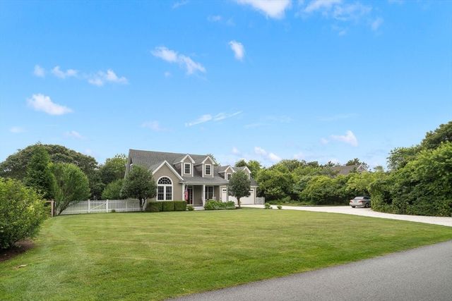 42 Deacon Vincent Way, Edgartown, MA 02539