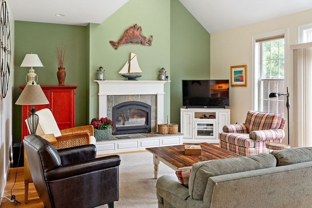 42 Deacon Vincent Way, Edgartown, MA 02539