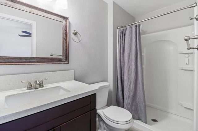 2852 Yvonne St, Oceanside, CA 92056