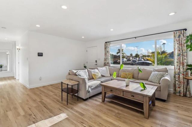 2852 Yvonne St, Oceanside, CA 92056