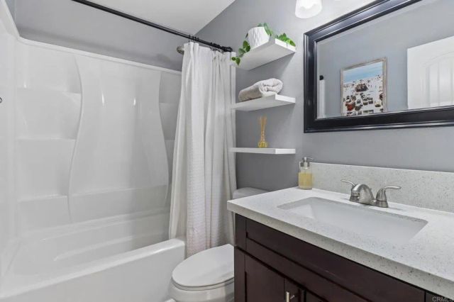 2852 Yvonne St, Oceanside, CA 92056