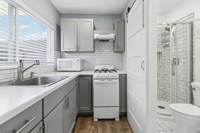 2852 Yvonne St, Oceanside, CA 92056