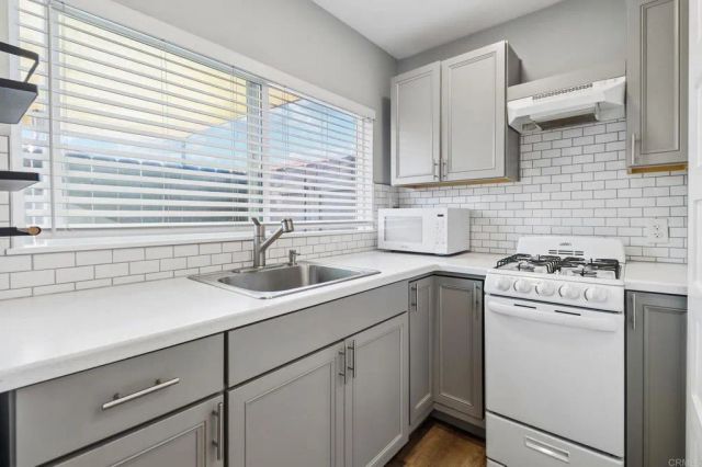 2852 Yvonne St, Oceanside, CA 92056