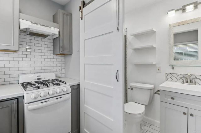 2852 Yvonne St, Oceanside, CA 92056