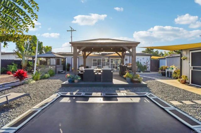 2852 Yvonne St, Oceanside, CA 92056