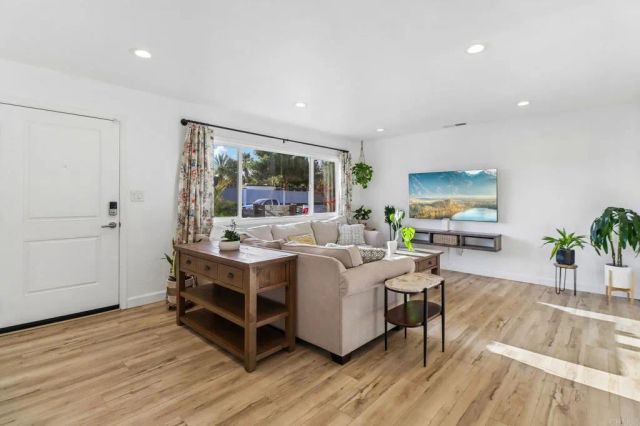 2852 Yvonne St, Oceanside, CA 92056