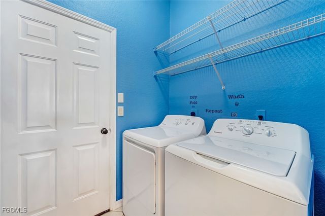 2549 Deerfield Lake CT, Cape Coral, FL 33909