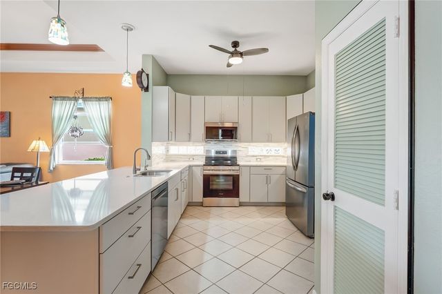 2549 Deerfield Lake CT, Cape Coral, FL 33909