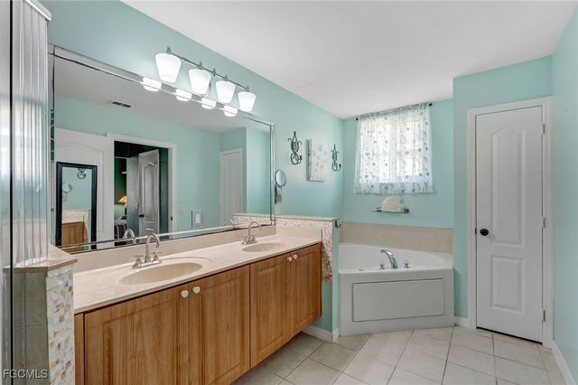 2549 Deerfield Lake CT, Cape Coral, FL 33909