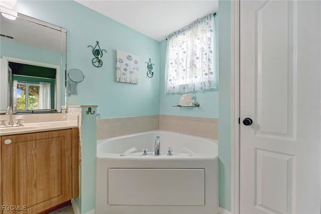 2549 Deerfield Lake CT, Cape Coral, FL 33909