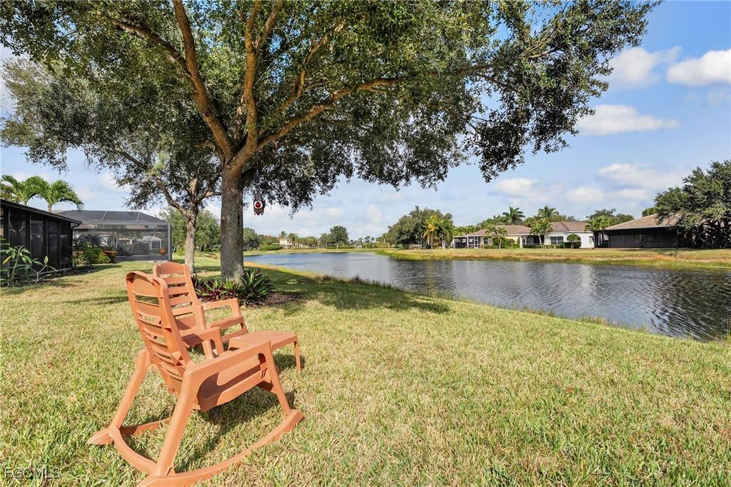2549 Deerfield Lake CT, Cape Coral, FL 33909