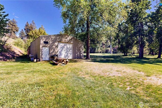 18 Blue Creek Road, Walla Walla, WA 99362