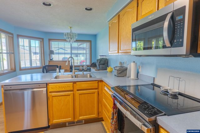 7077 Ridgemont Dr N, Keizer, OR 97303