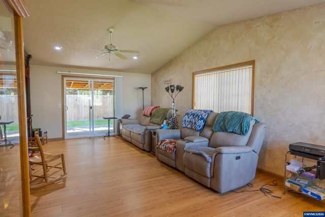 7077 Ridgemont Dr N, Keizer, OR 97303