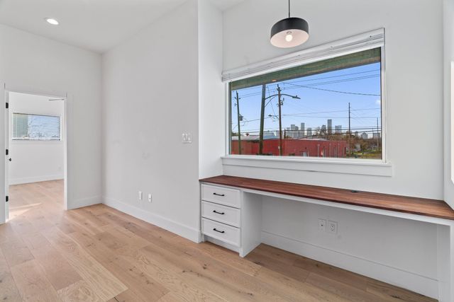 3802 Commerce Street, Houston, TX 77003