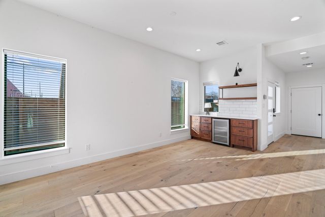 3802 Commerce Street, Houston, TX 77003