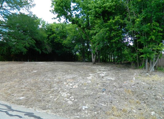 809 E 5th Street, Bonham, TX 75418