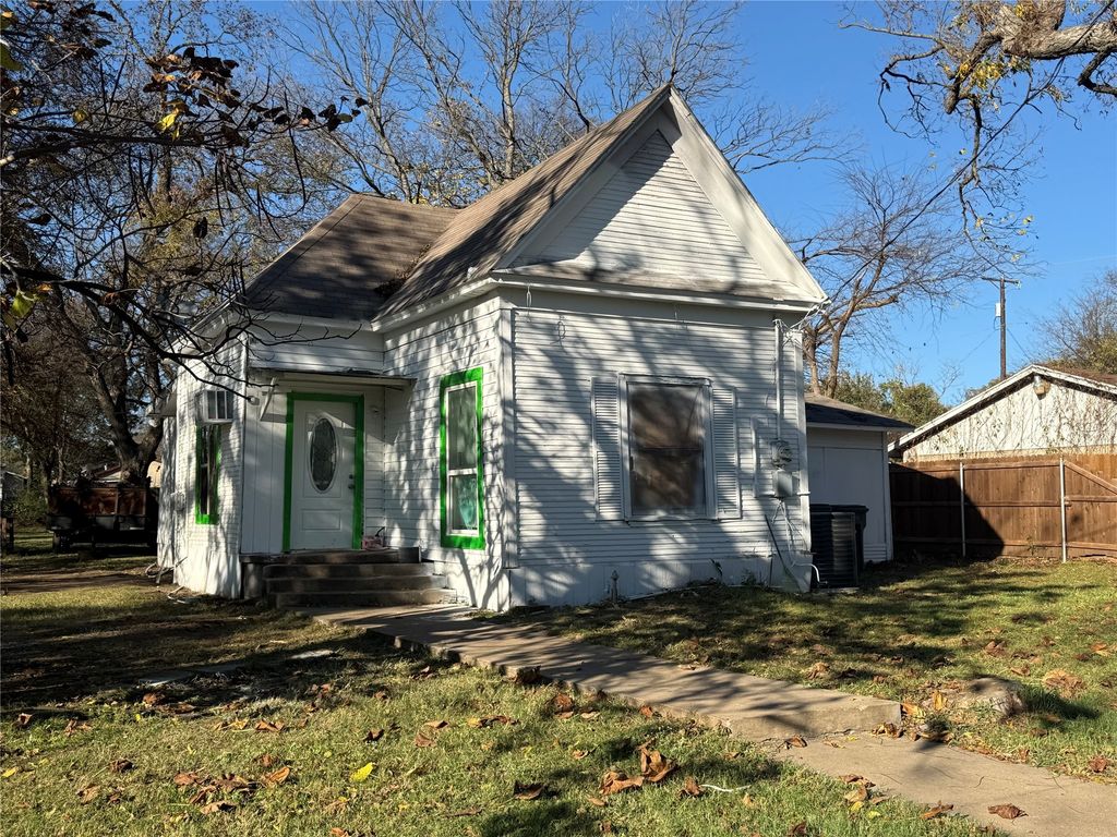 411 W Hester Street, Sherman, TX 75090