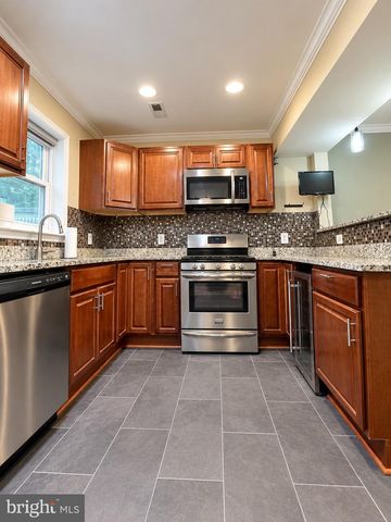 211 55TH ST NE, Washington, DC 20019