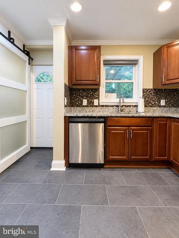 211 55TH ST NE, Washington, DC 20019