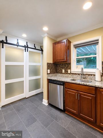 211 55TH ST NE, Washington, DC 20019
