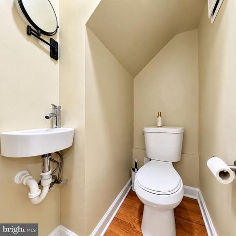 211 55TH ST NE, Washington, DC 20019