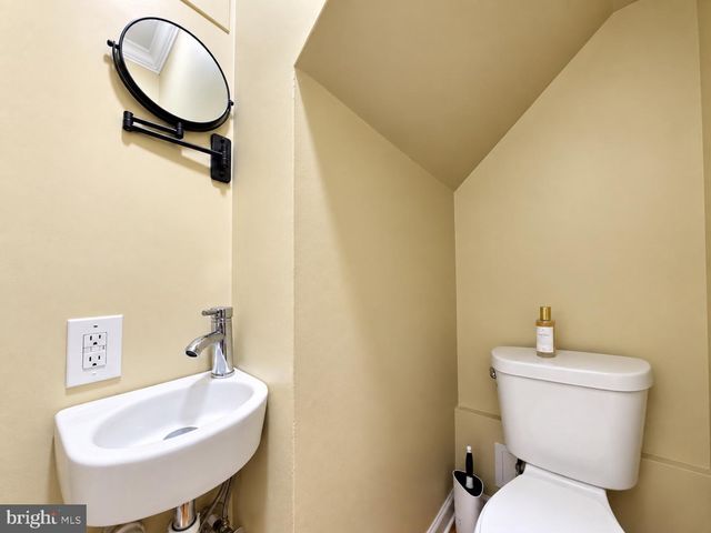 211 55TH ST NE, Washington, DC 20019