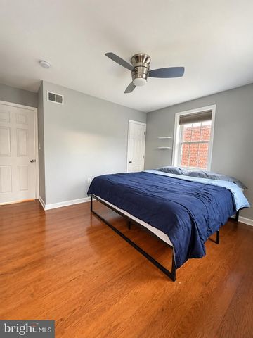 211 55TH ST NE, Washington, DC 20019