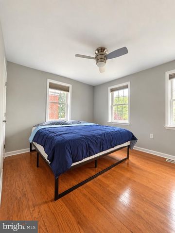 211 55TH ST NE, Washington, DC 20019