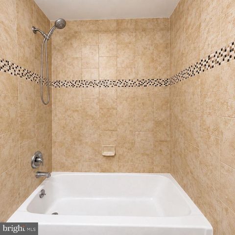 211 55TH ST NE, Washington, DC 20019