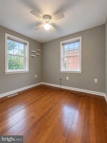 211 55TH ST NE, Washington, DC 20019