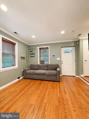211 55TH ST NE, Washington, DC 20019