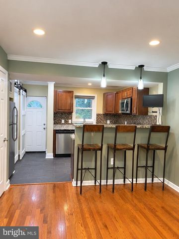 211 55TH ST NE, Washington, DC 20019