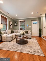 211 55TH ST NE, Washington, DC 20019