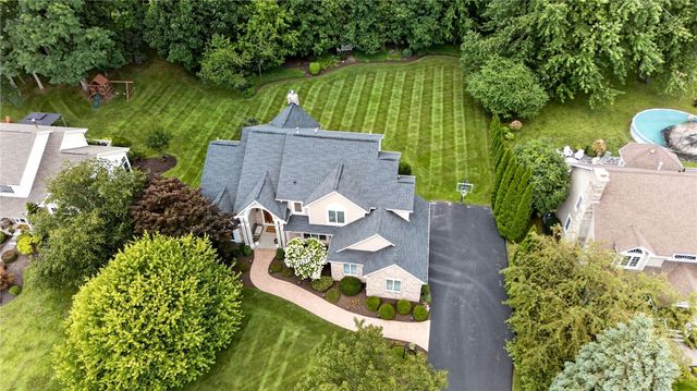 8 Folkestone Lane, Penfield, NY 14526