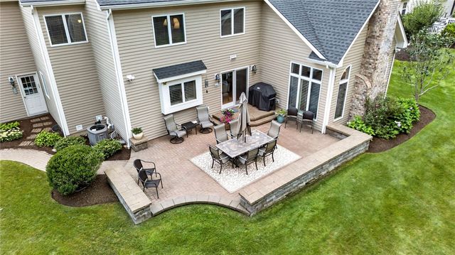 8 Folkestone Lane, Penfield, NY 14526
