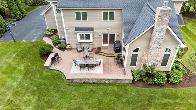 8 Folkestone Lane, Penfield, NY 14526